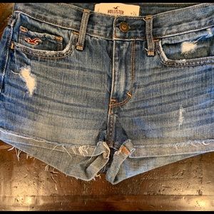 Hollister | faded denim short | size 0; 24w